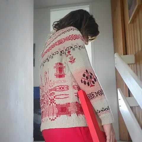 Жаккардовый пуловер спицами