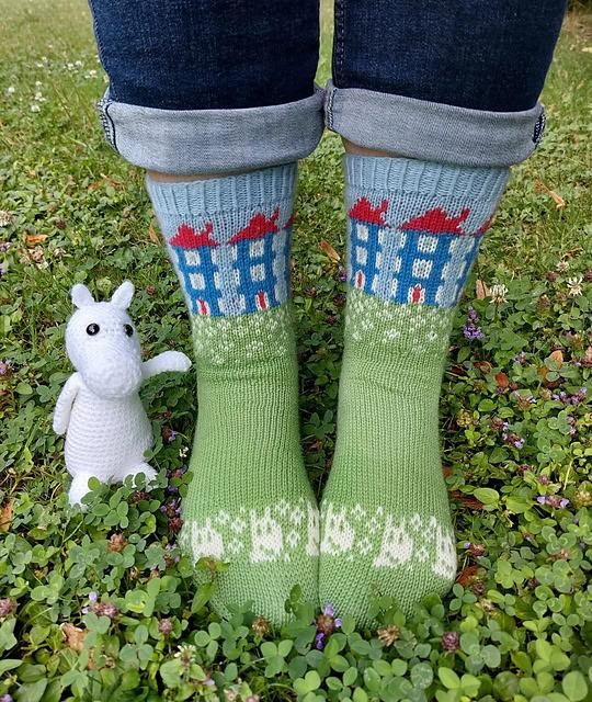 Жаккардовые носки с домиками