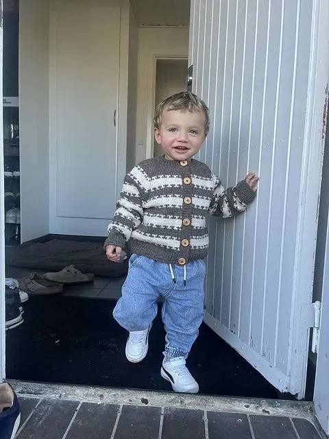 Детский кардиган реглан спицами