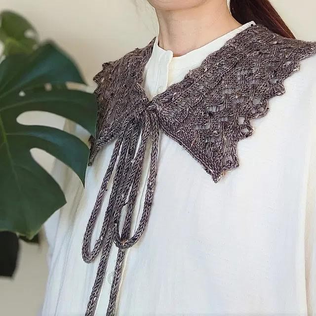 Вязаный воротничок спицами