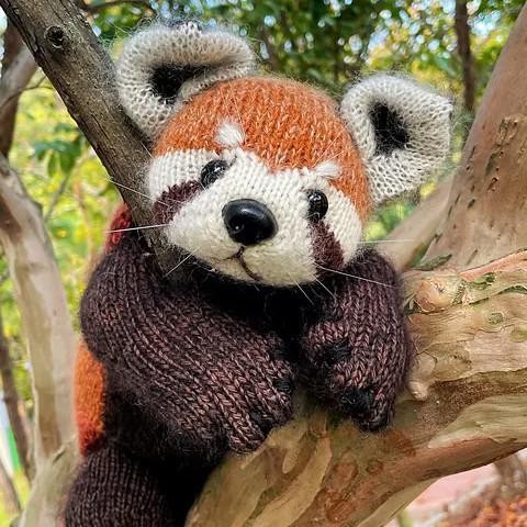 Вязаная спицами красная панда Red panda(Lesser panda)