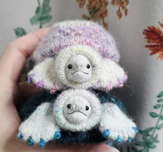 Вязаная спицами черепаха