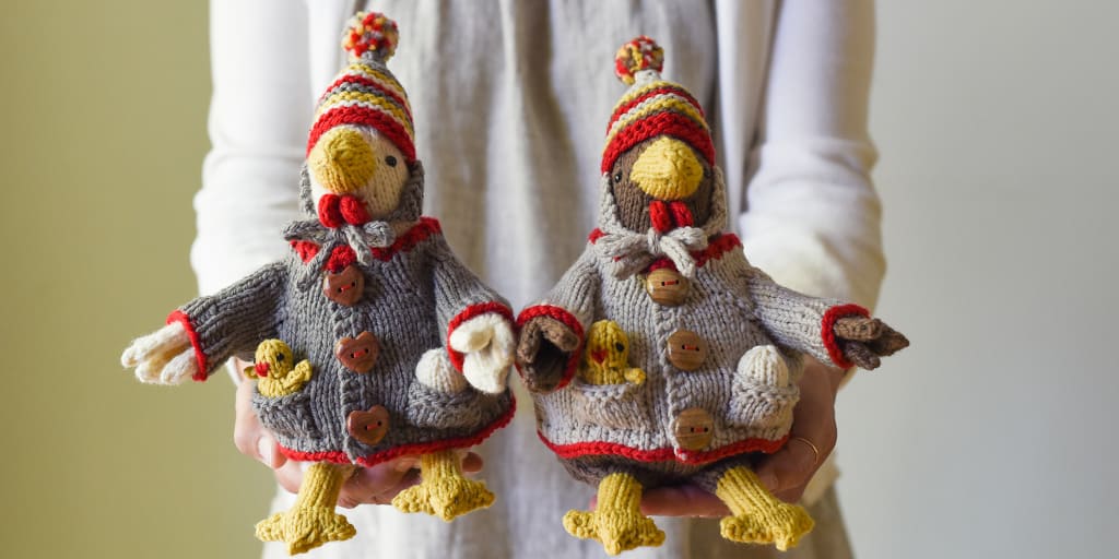 Вязаная спицами курица наседка Mother Hen