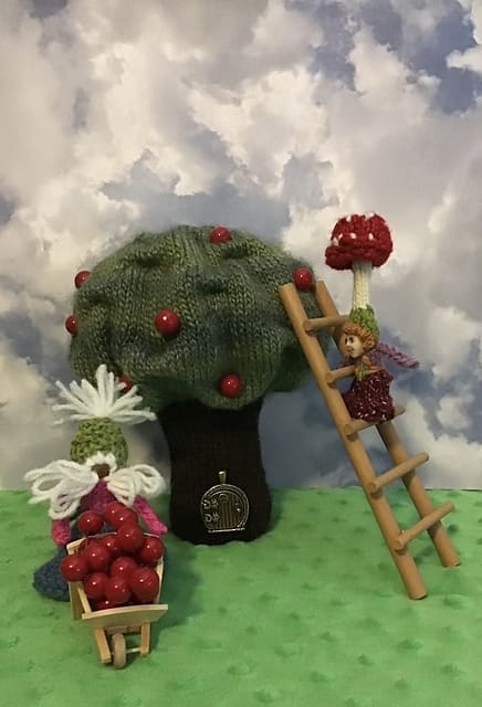 Вязаное дерево спицами