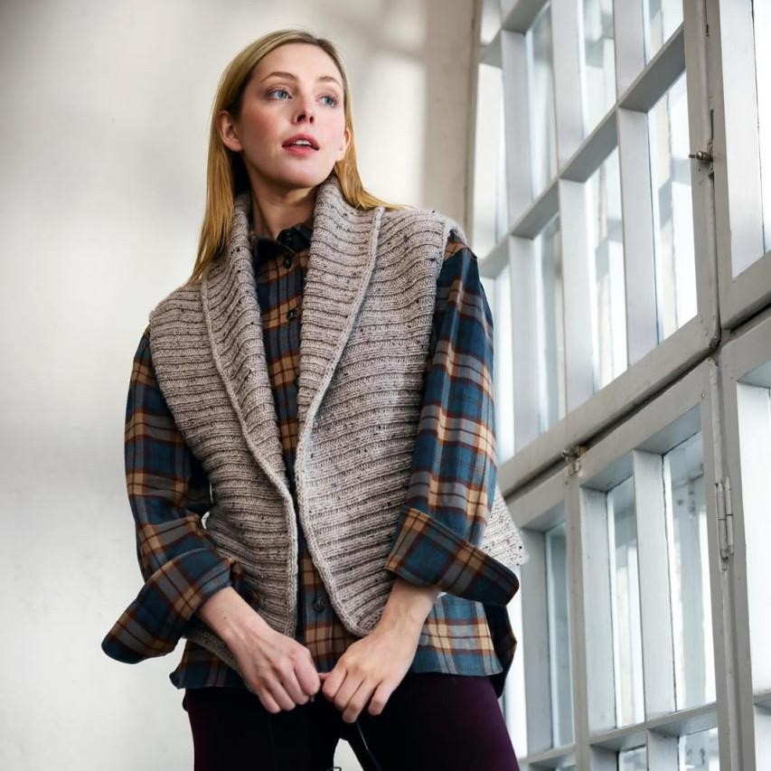 Вязаный жилет спицами