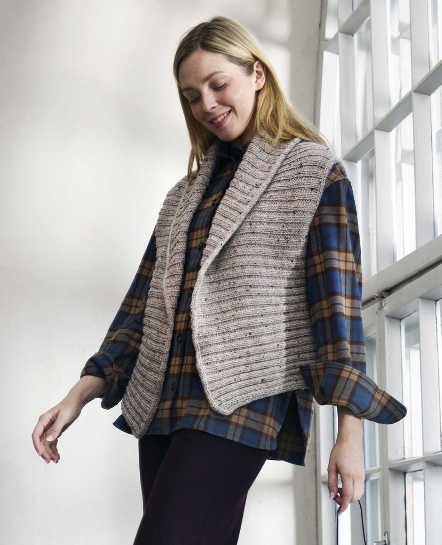 Вязаный жилет спицами