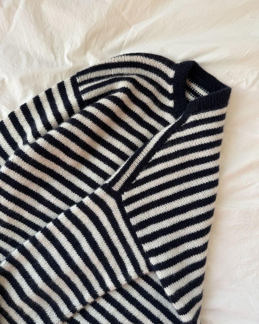 Полосатый пуловер с японским плечом вязаный спицами сверху из кашемира описание