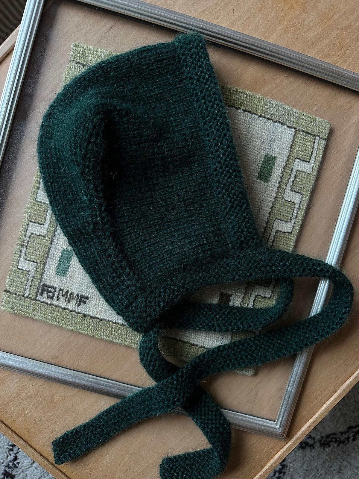 Чепчик спицами описание