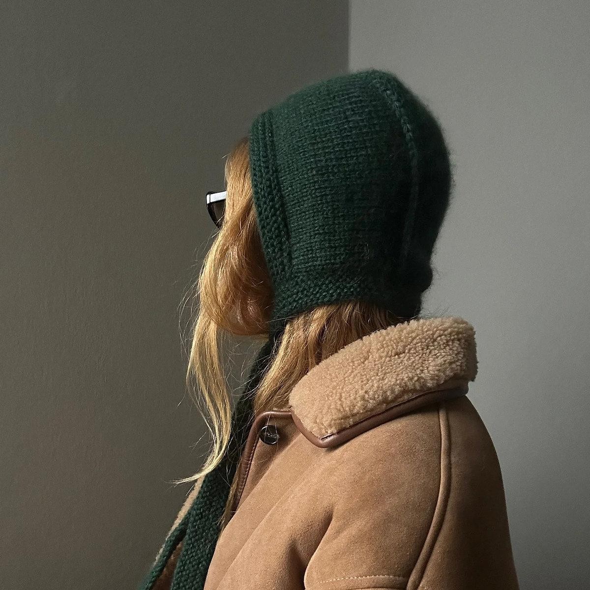 Женский чепчик вязаный спицами Bonnet No. 1 Country Edition