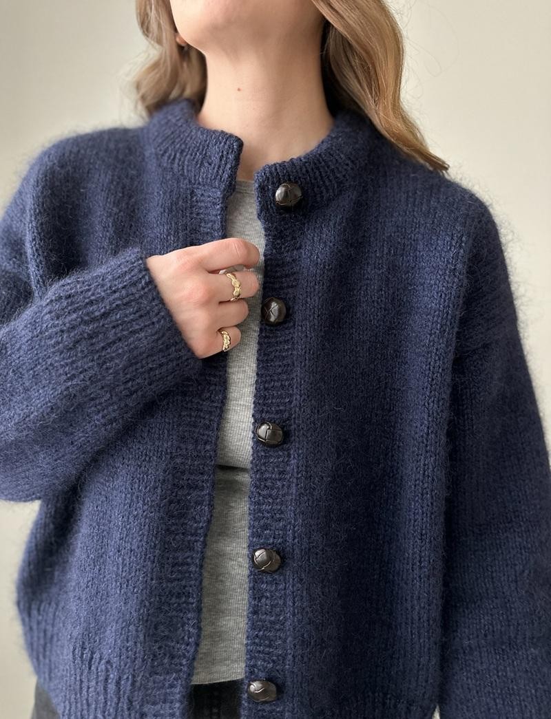 Стильный кардиган спицами