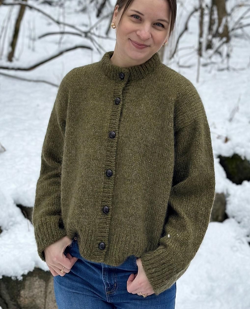 Стильный кардиган спицами