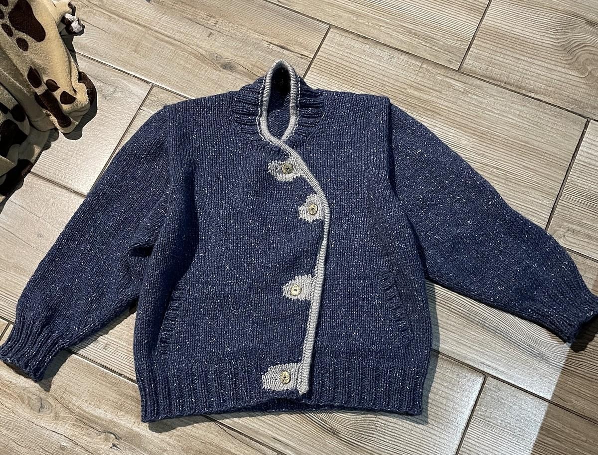 Эффектный кардиган спицами