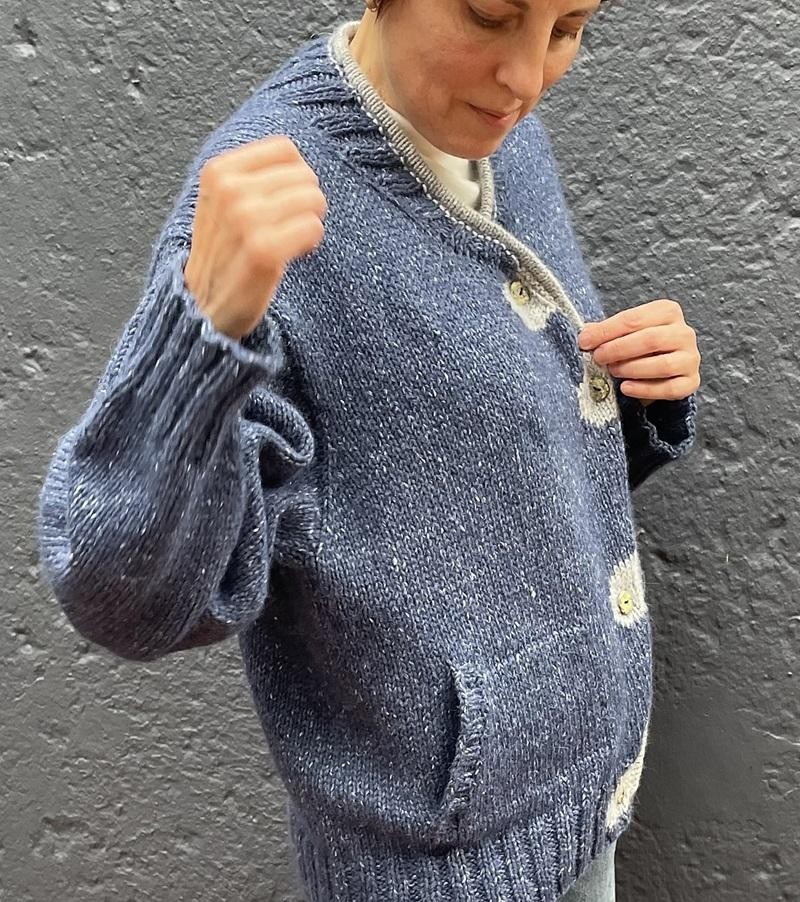 Эффектный кардиган спицами