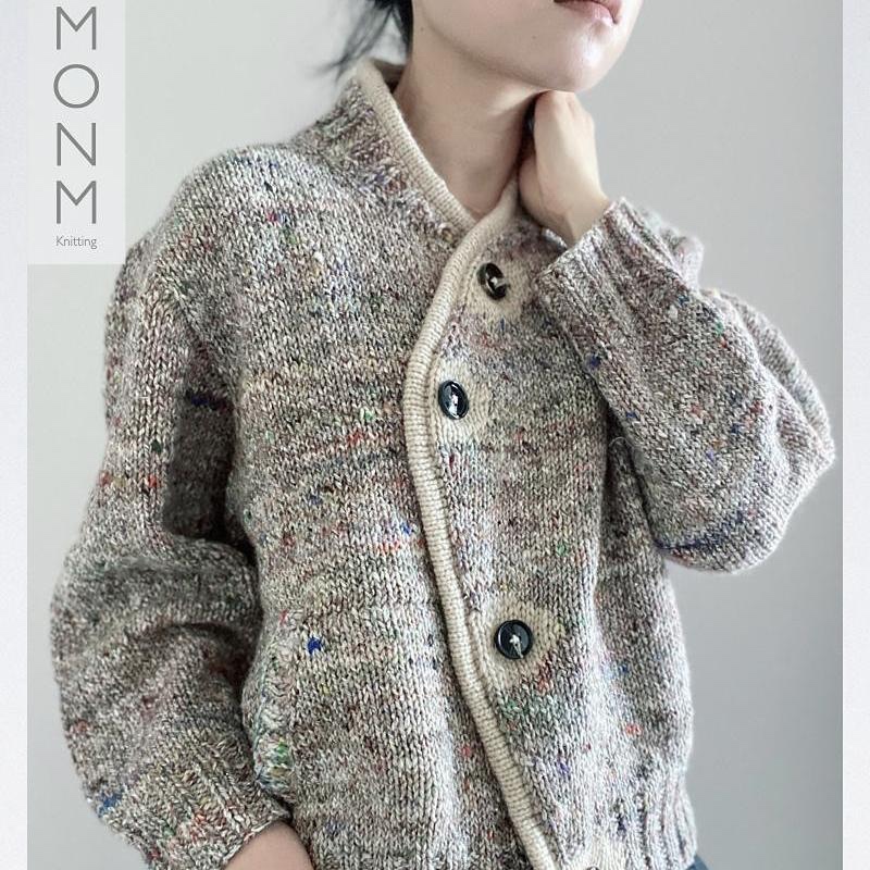 Эффектный кардиган с интересными деталями Patch, вязаный спицами сверху