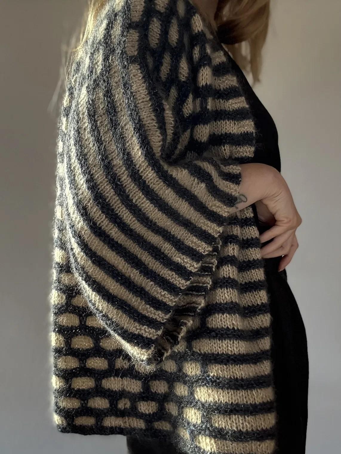 Эффектный жакет спицами