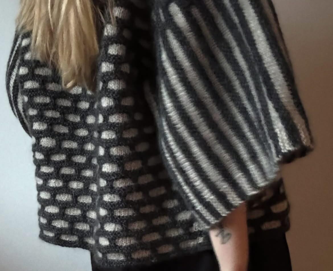 Эффектный жакет спицами