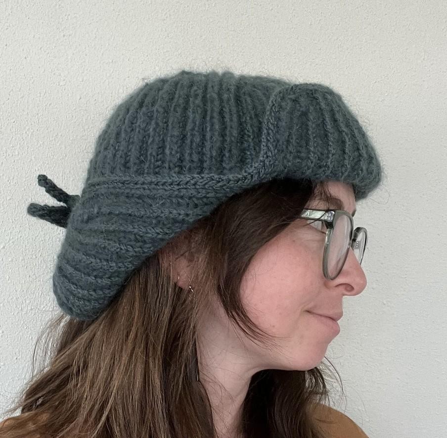 Модная шапка-ушанка спицами