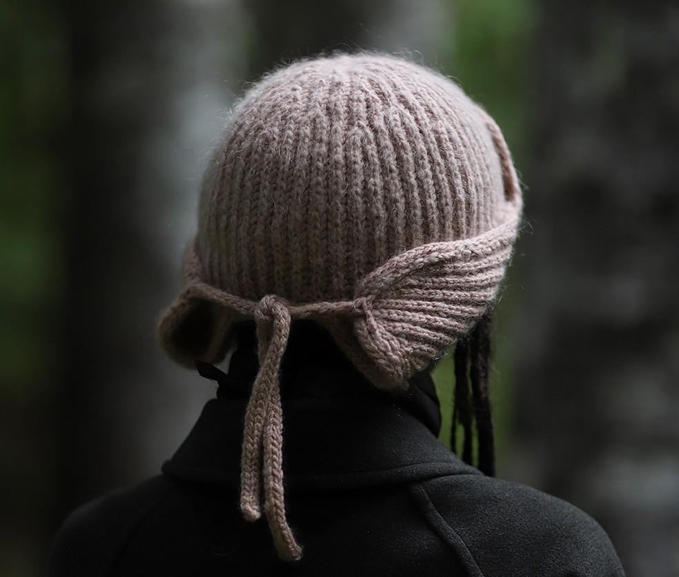 Модная шапка-ушанка спицами