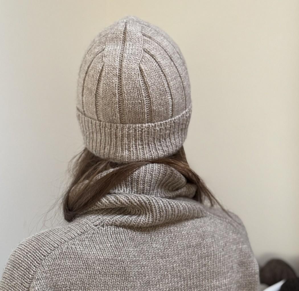 Кашемировая шапка спицами