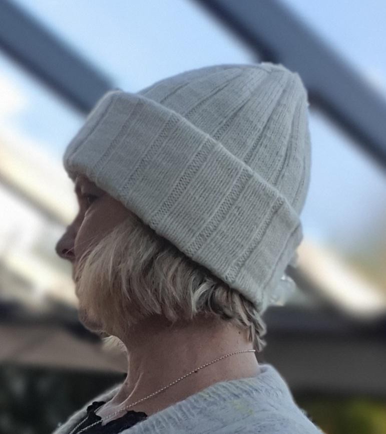 Кашемировая шапка спицами