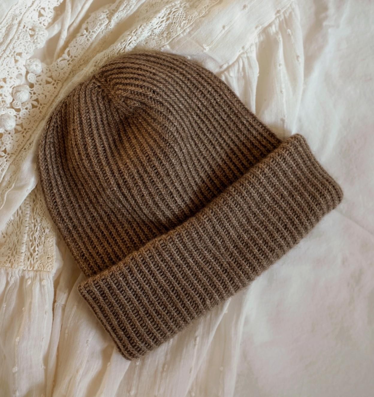 Кашемировая шапка спицами