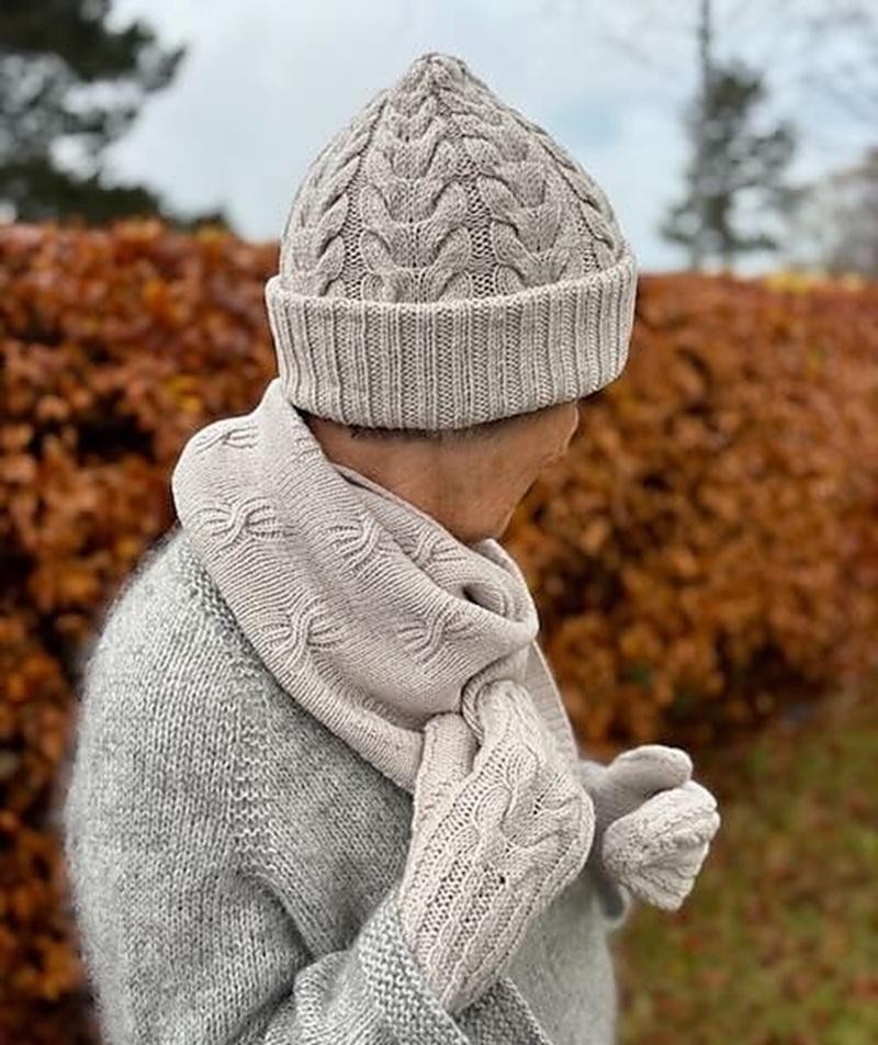 Красивая шапка спицами