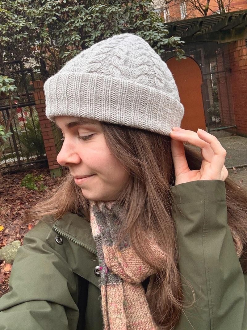 Красивая шапка косами