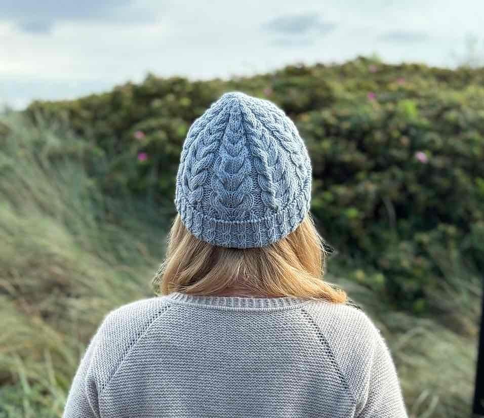 Красивая шапка косами