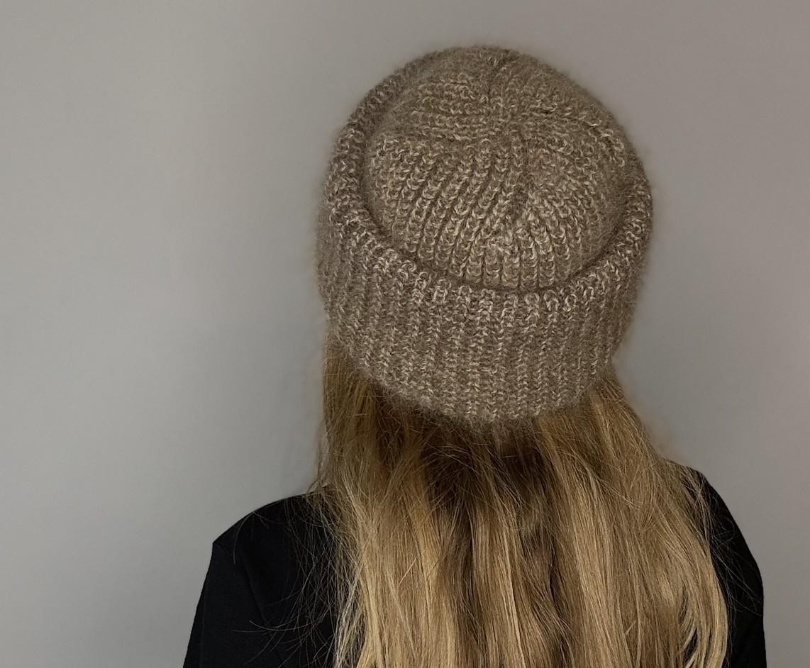 Теплая шапка спицами