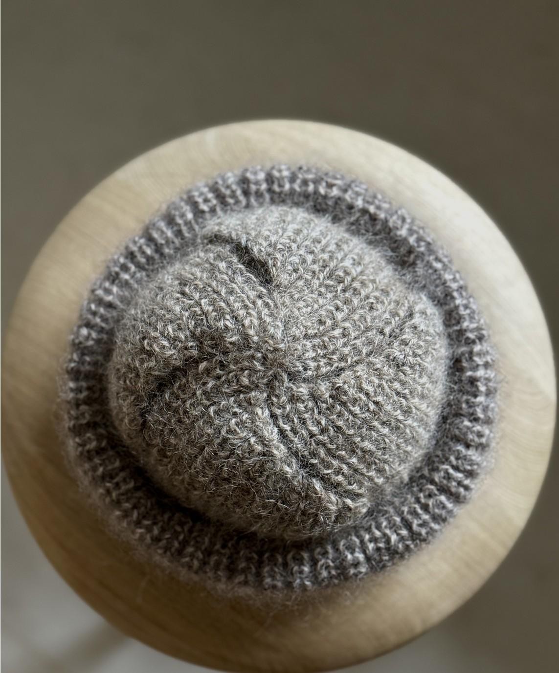 Теплая шапка спицами