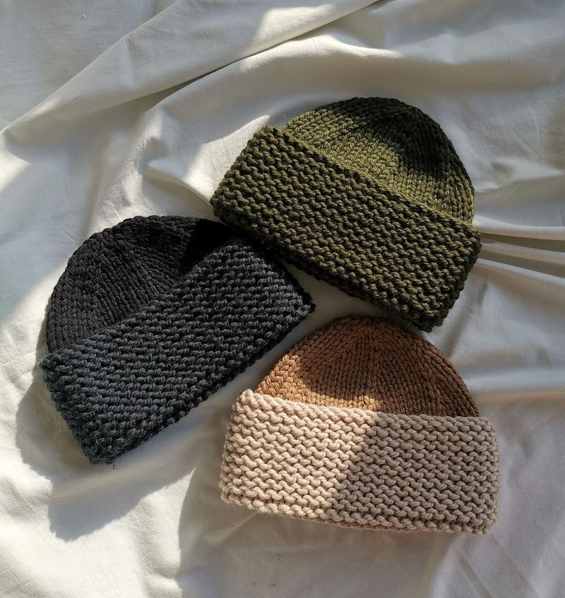 Теплая шапка спицами