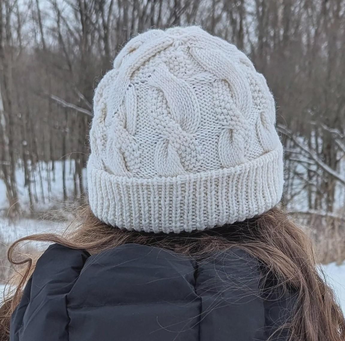 Красивая шапка спицами