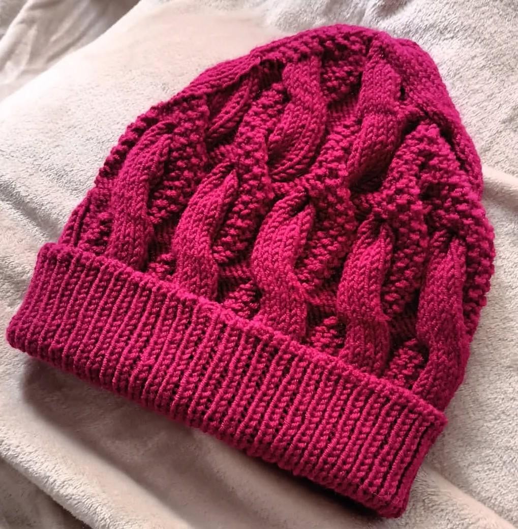 Красивая шапка спицами