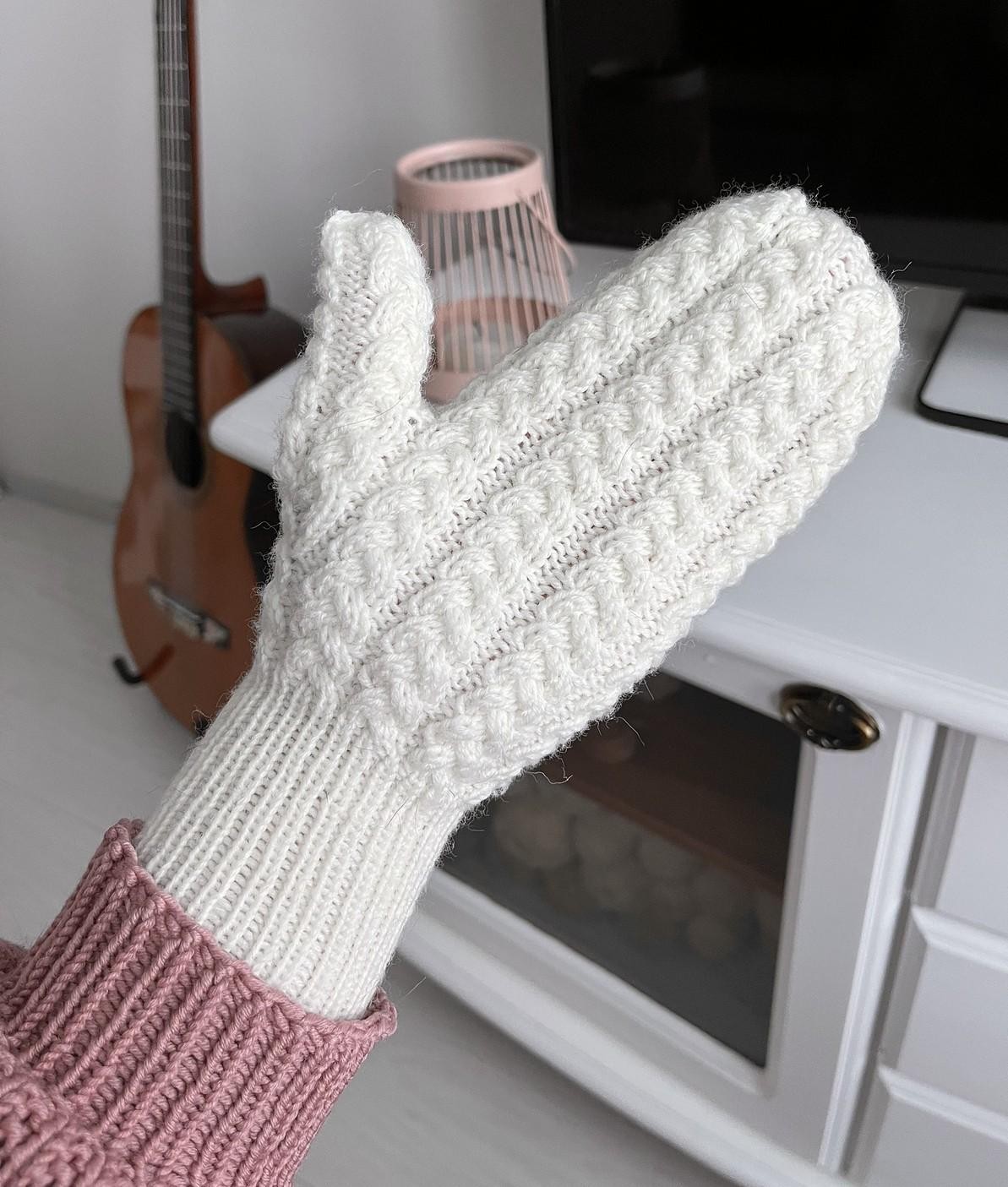 Красивые варежки спицами