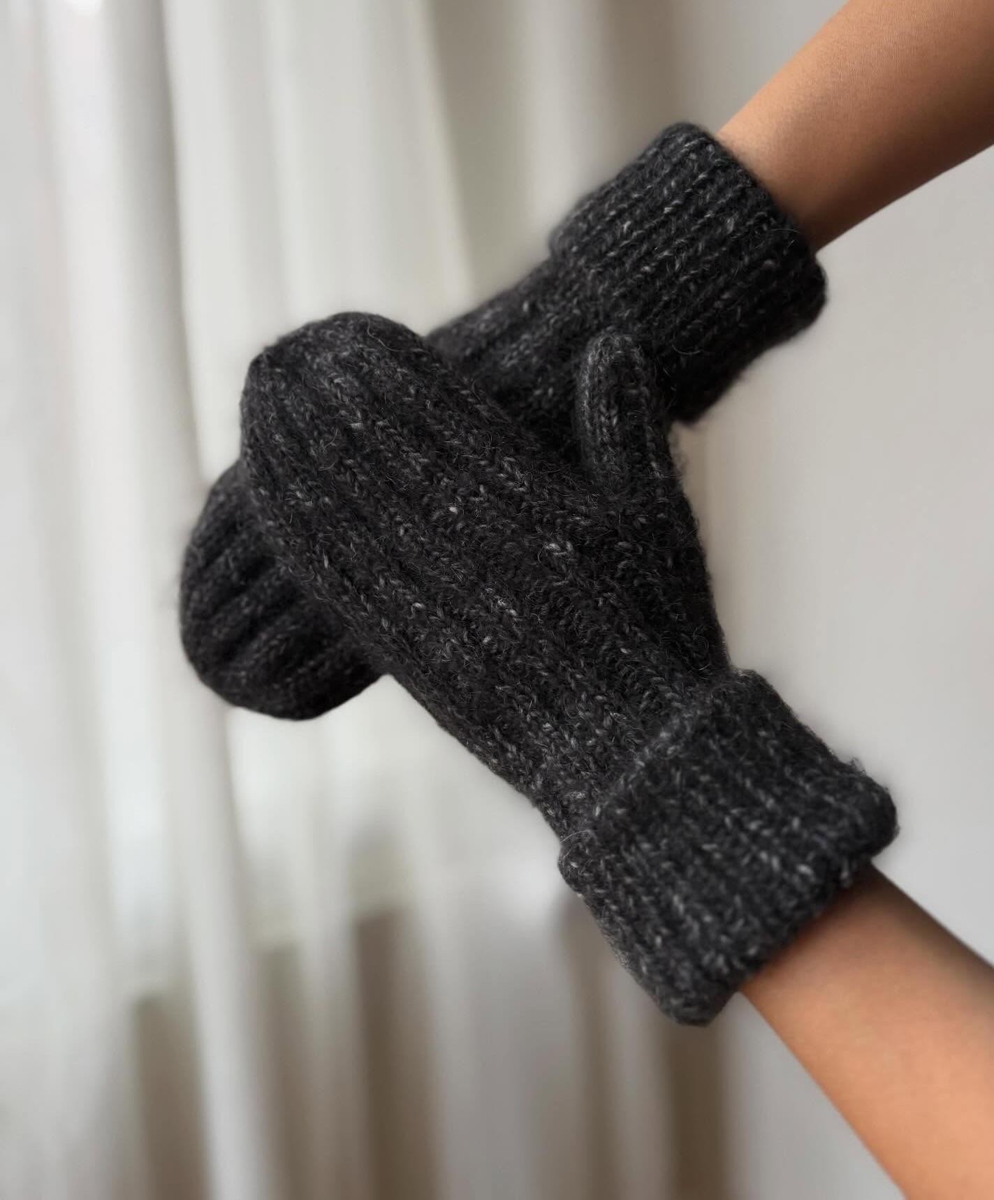 Теплые варежки спицами