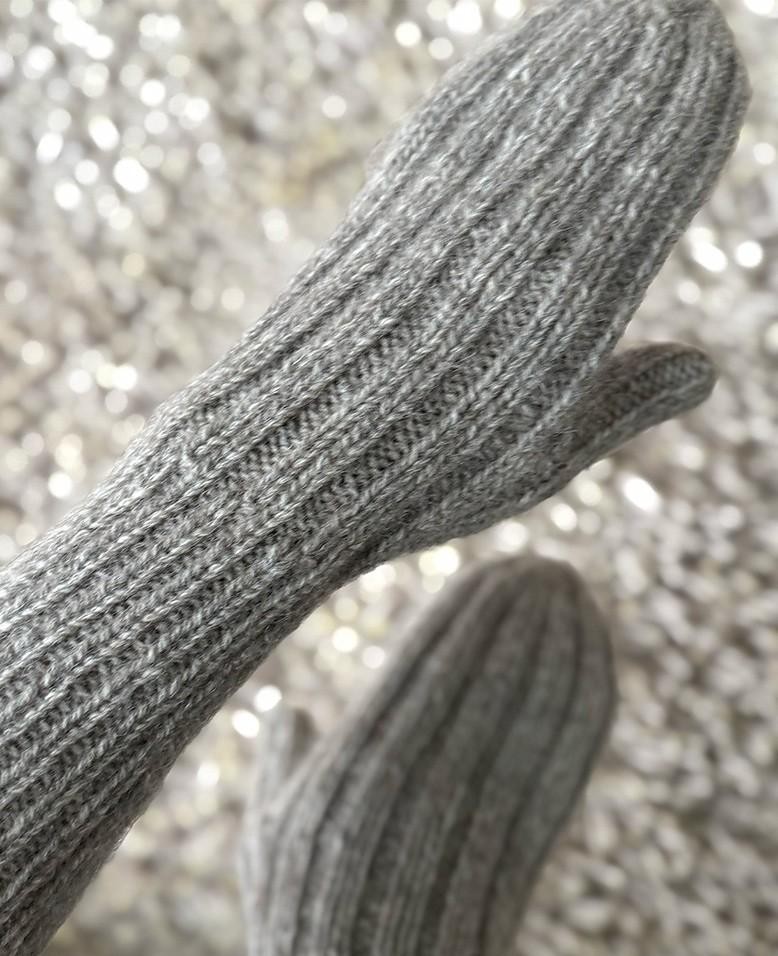 Теплые варежки спицами