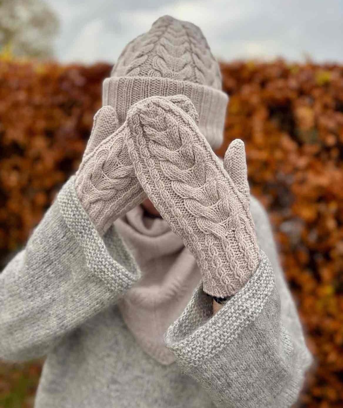 Красивые варежки спицами