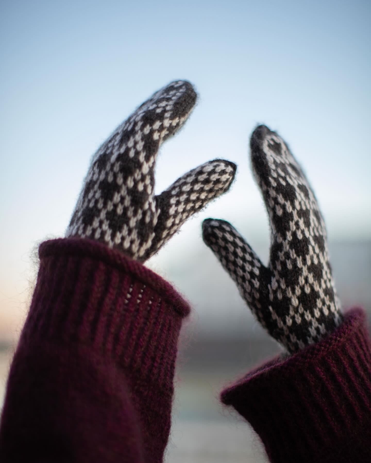 Красивые варежки спицами