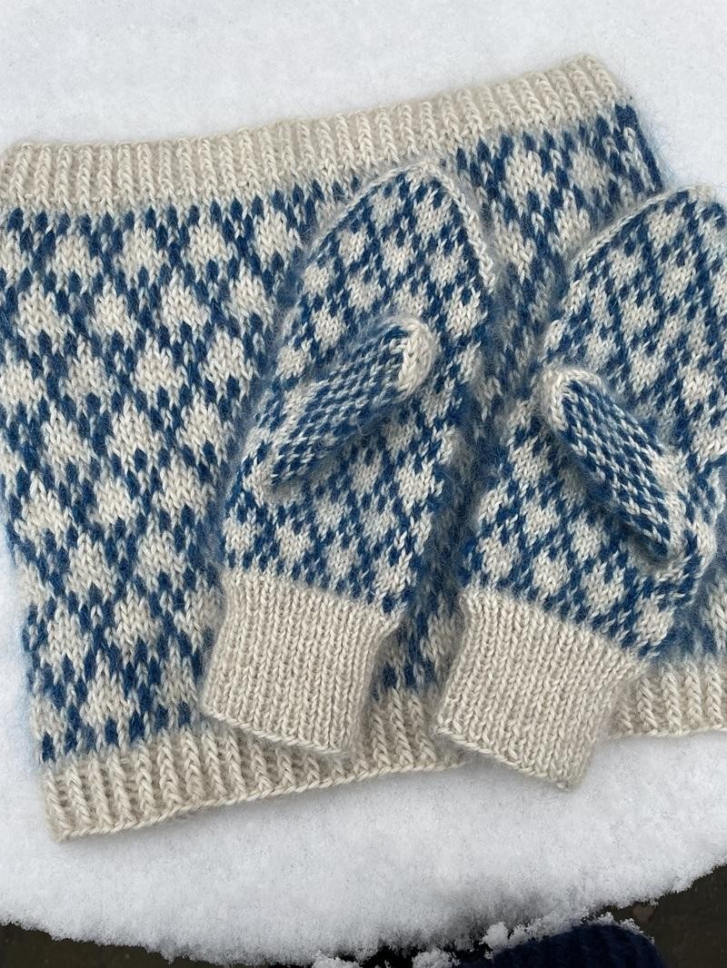 Красивые варежки спицами