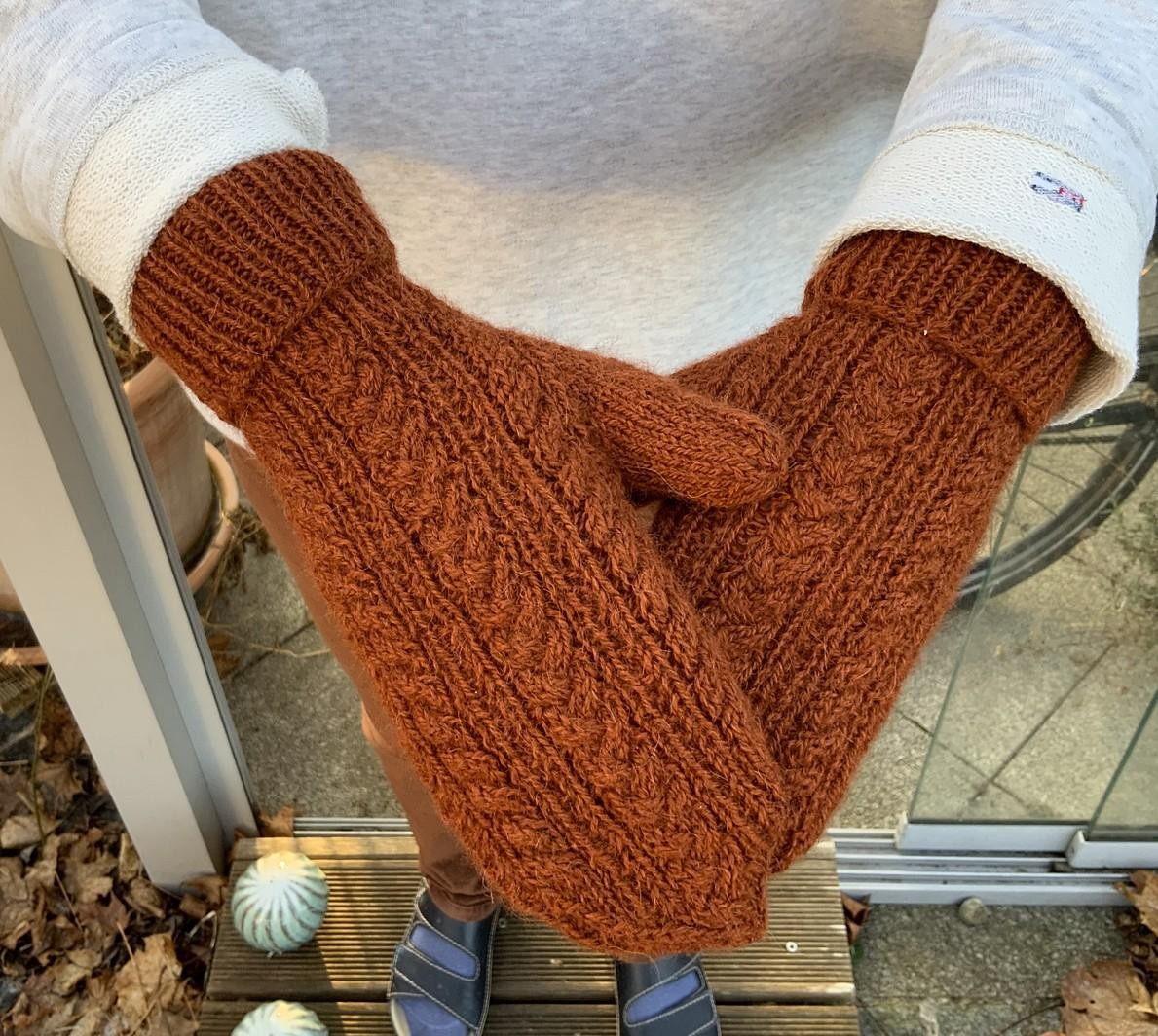 Кашемировые варежки спицами