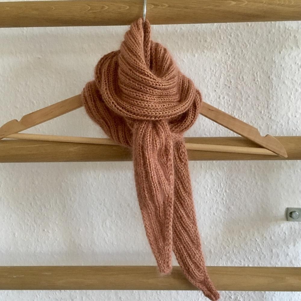 Простой шарф спицами