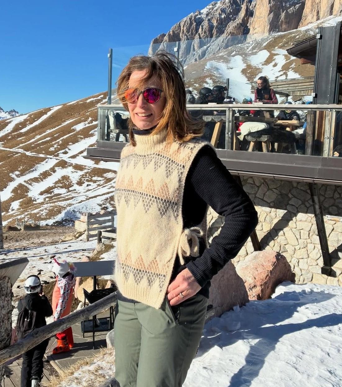 Красивая манишка спицами