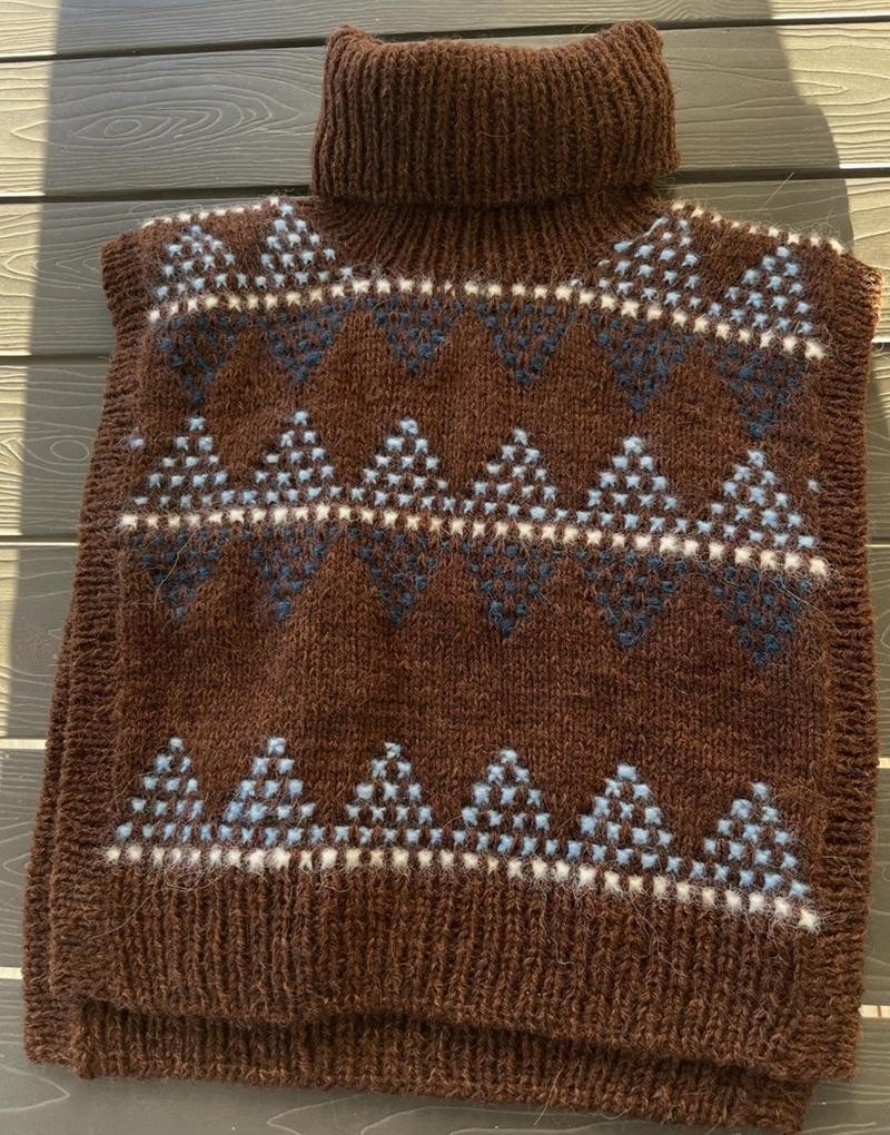 Красивая манишка спицами