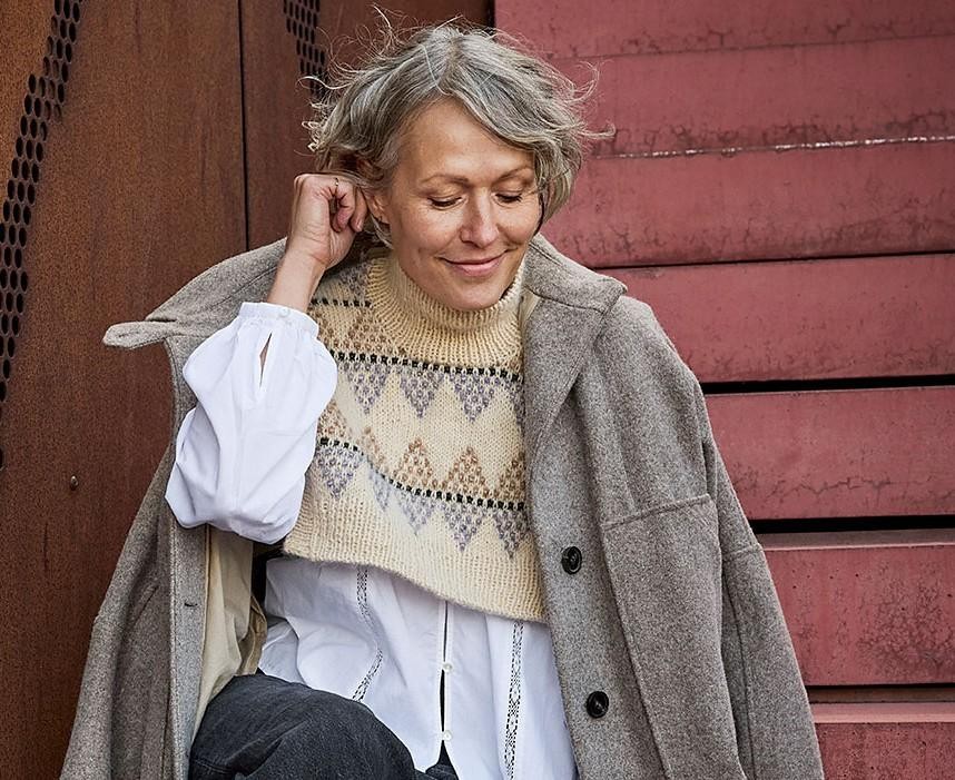 Красивая манишка спицами