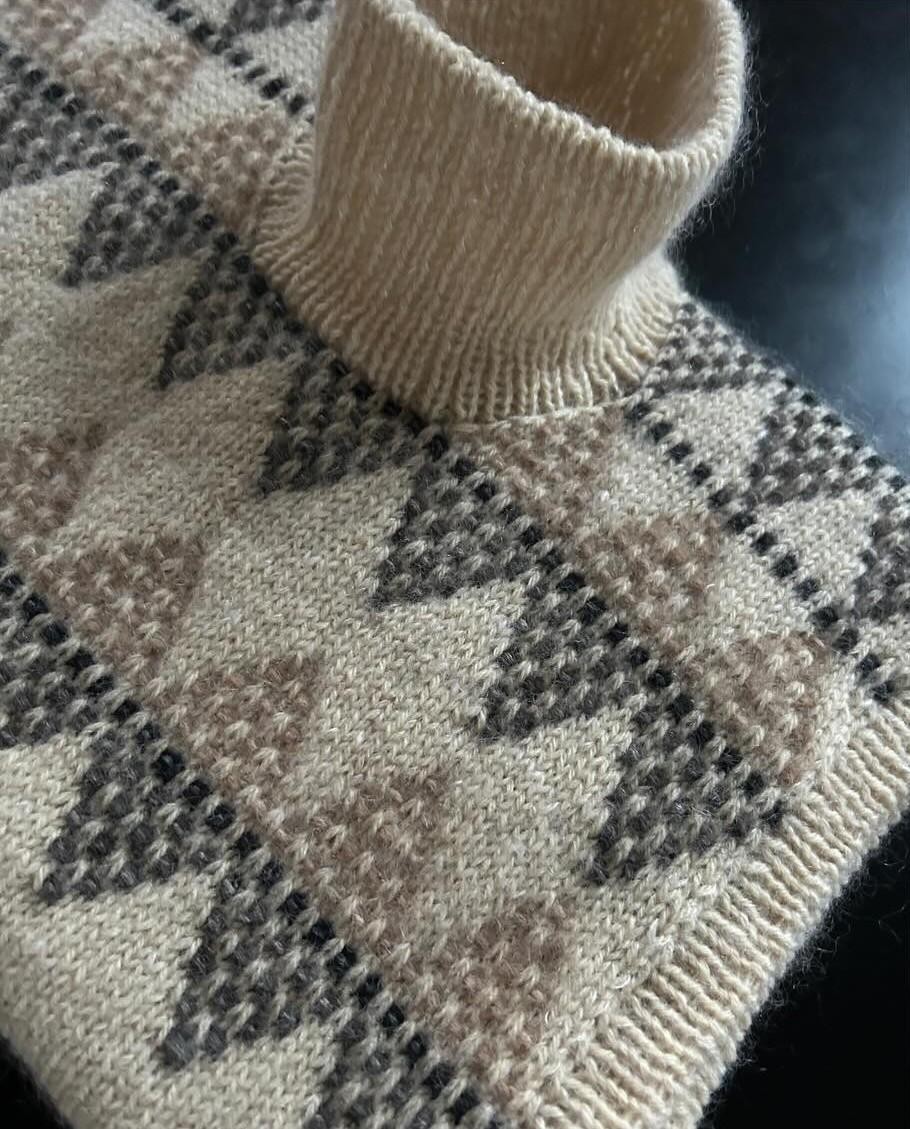 Красивая манишка спицами