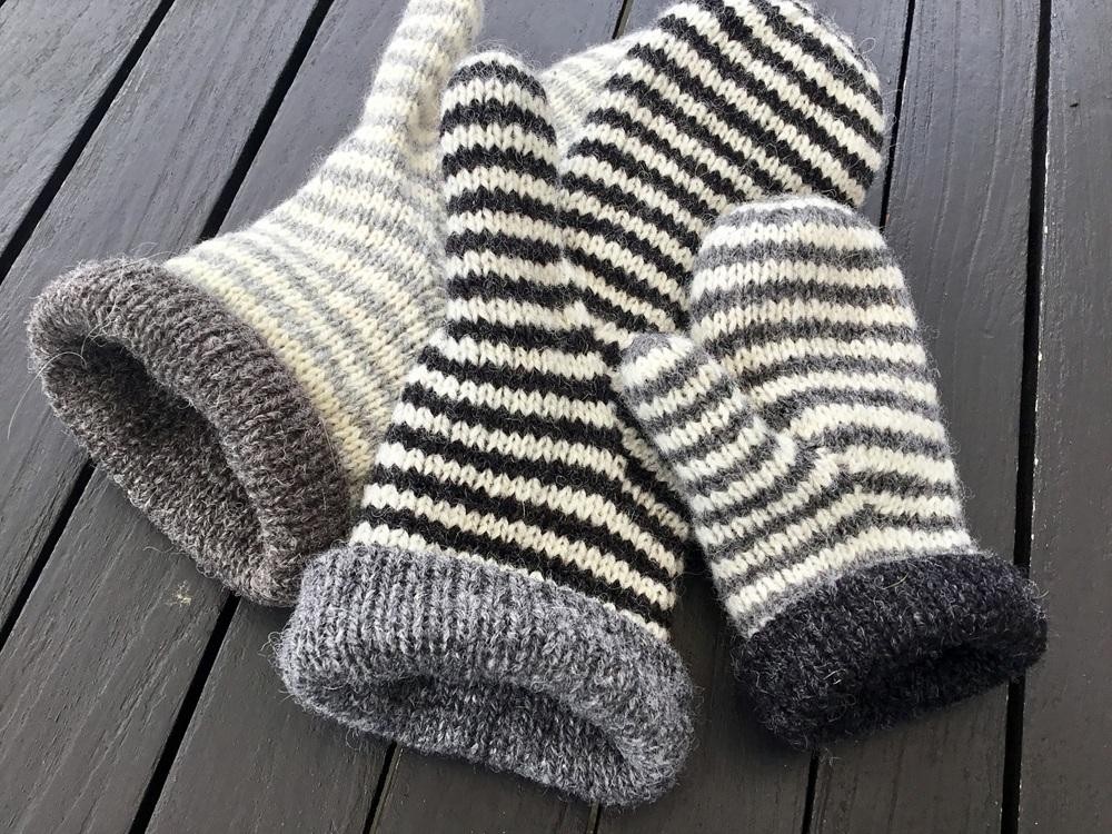 Теплые варежки спицами