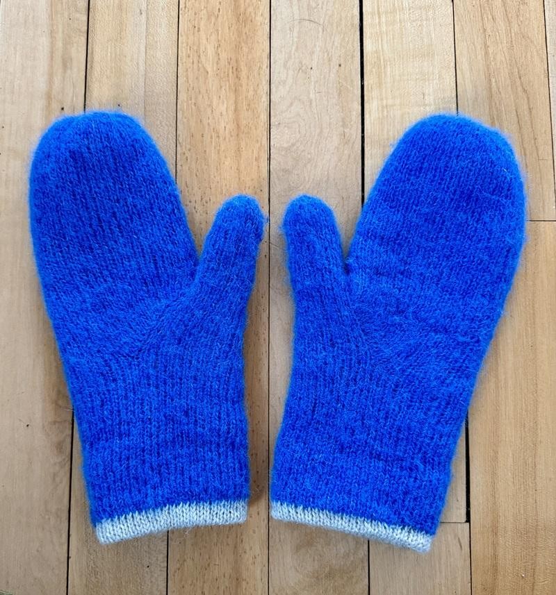 Теплые варежки спицами