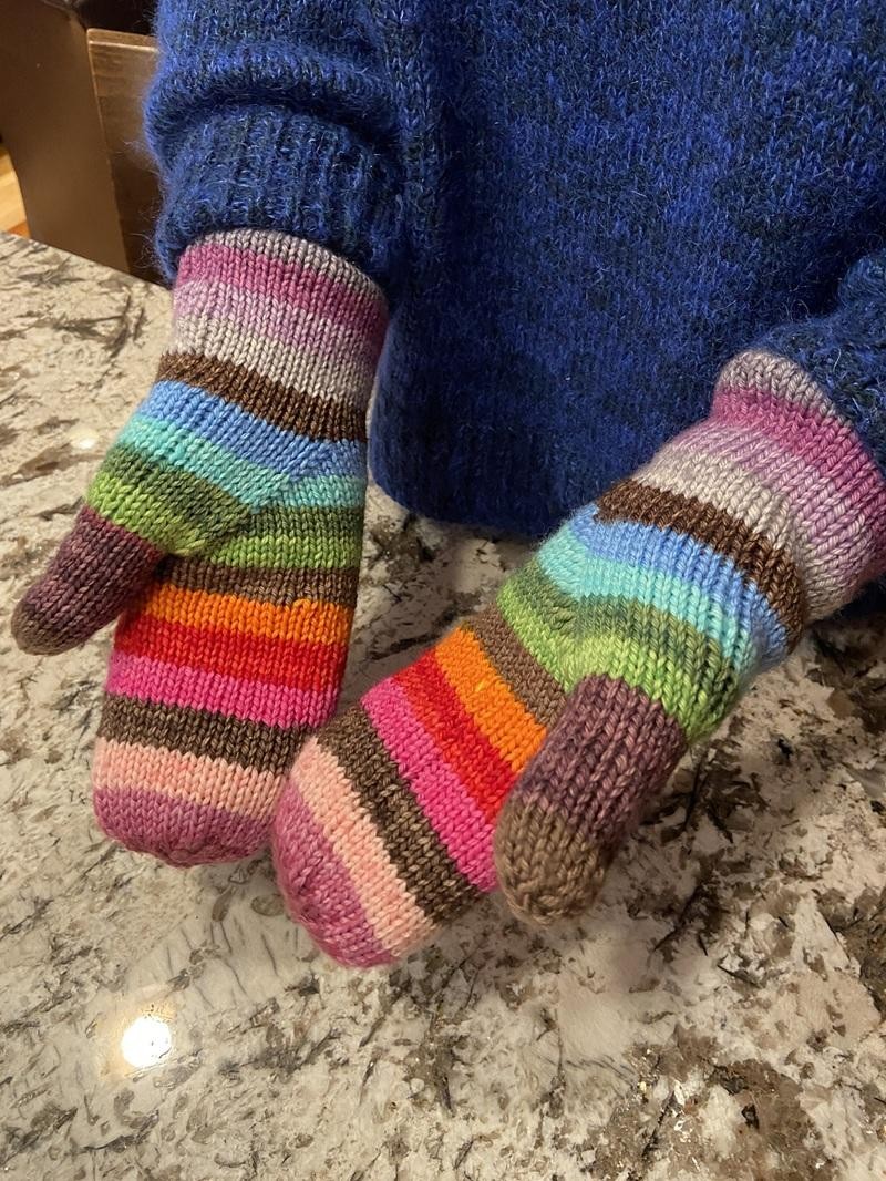 Теплые варежки спицами