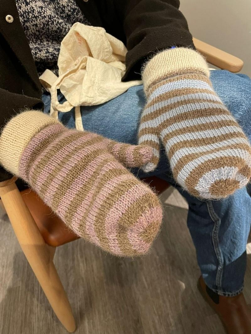 Теплые варежки спицами