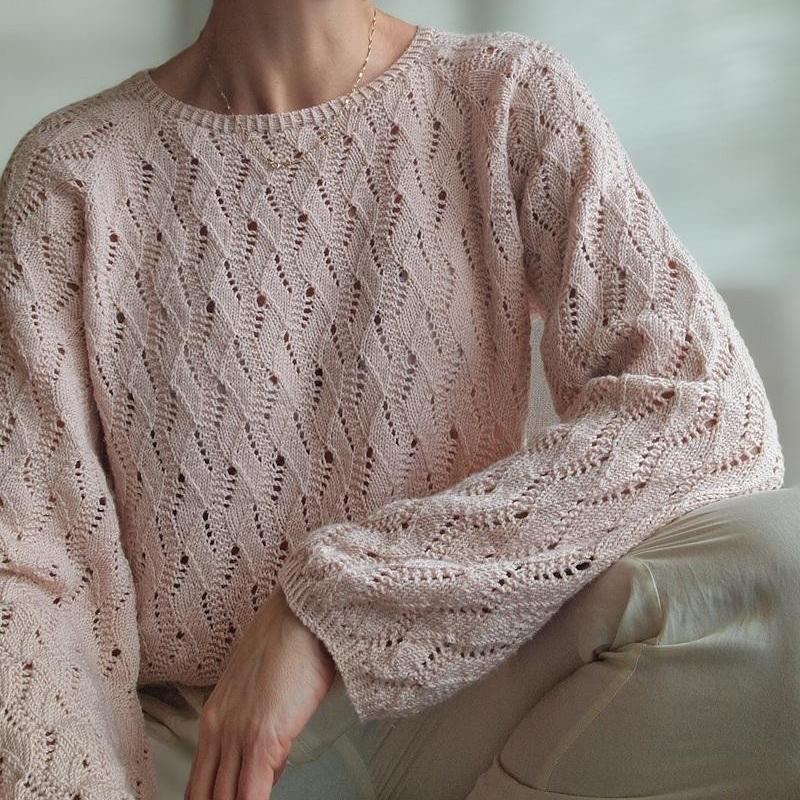 Элегантная тонкая блуза ажурным узором спицами Josefine